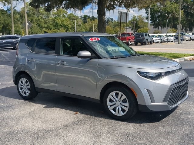 2023 Kia Soul LX photo 2