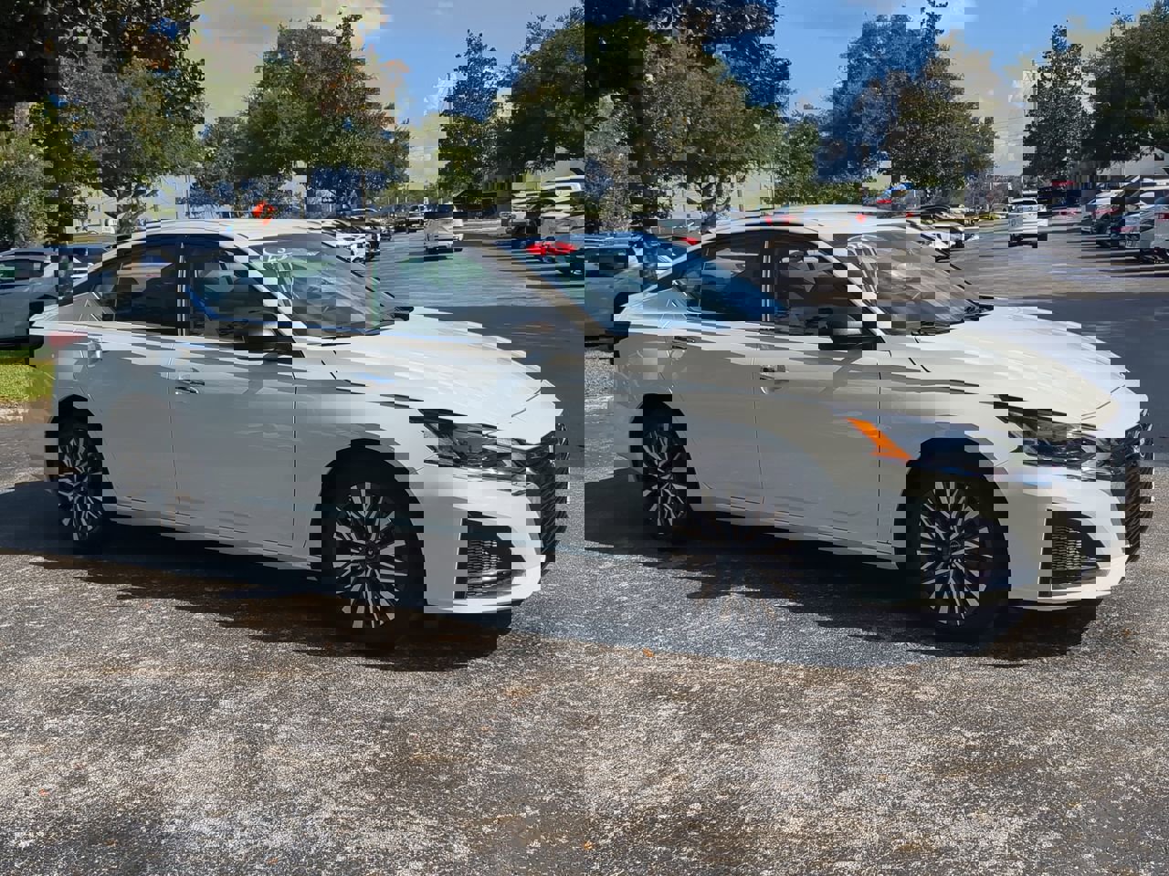 2025 Nissan Altima 2.5 SV photo 2