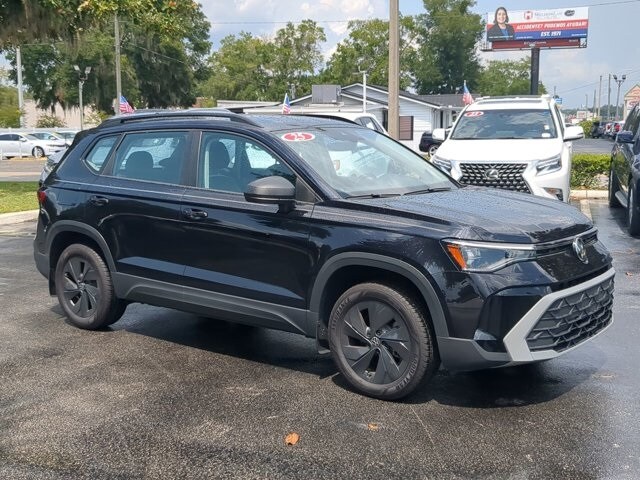 2025 Volkswagen Taos S photo 2
