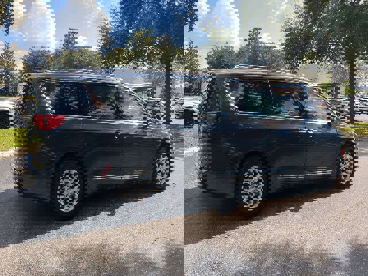 2020 Chrysler Pacifica Limited photo 2