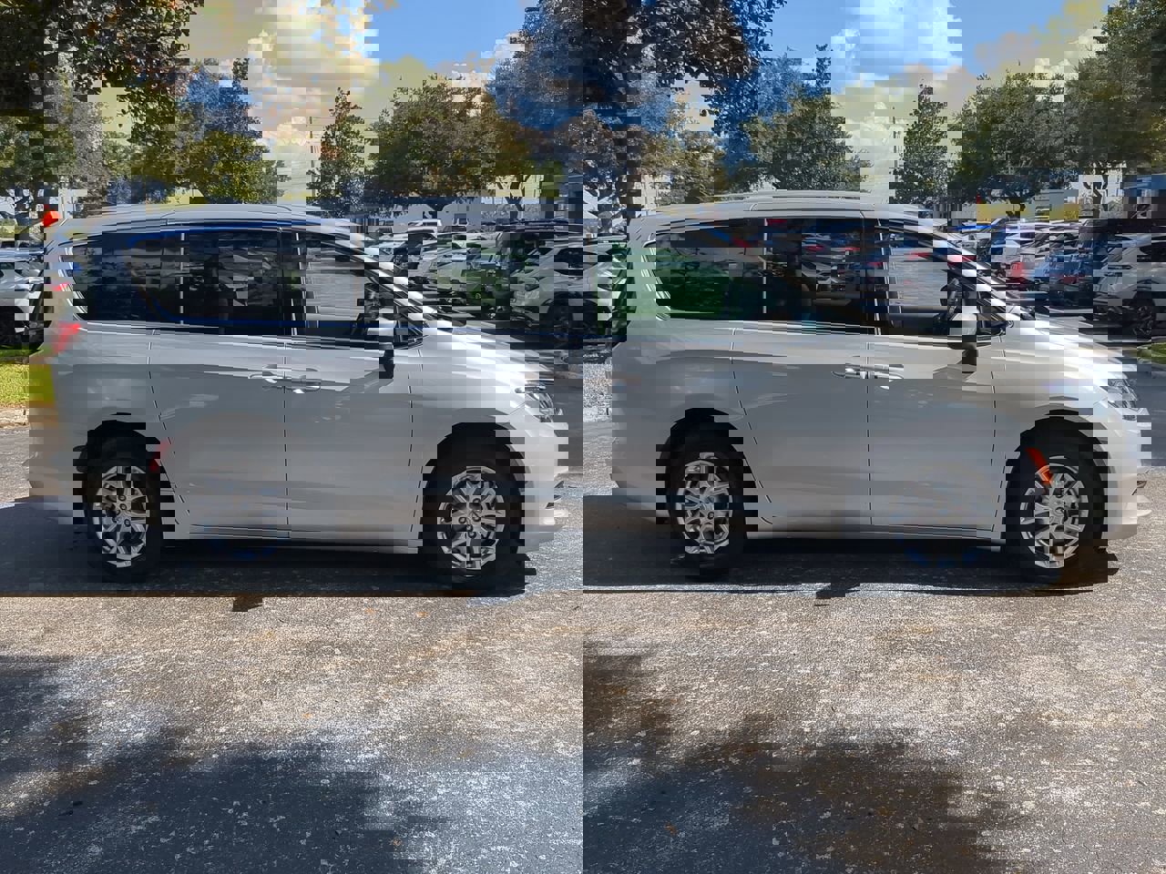 2022 Chrysler Voyager LX photo 2