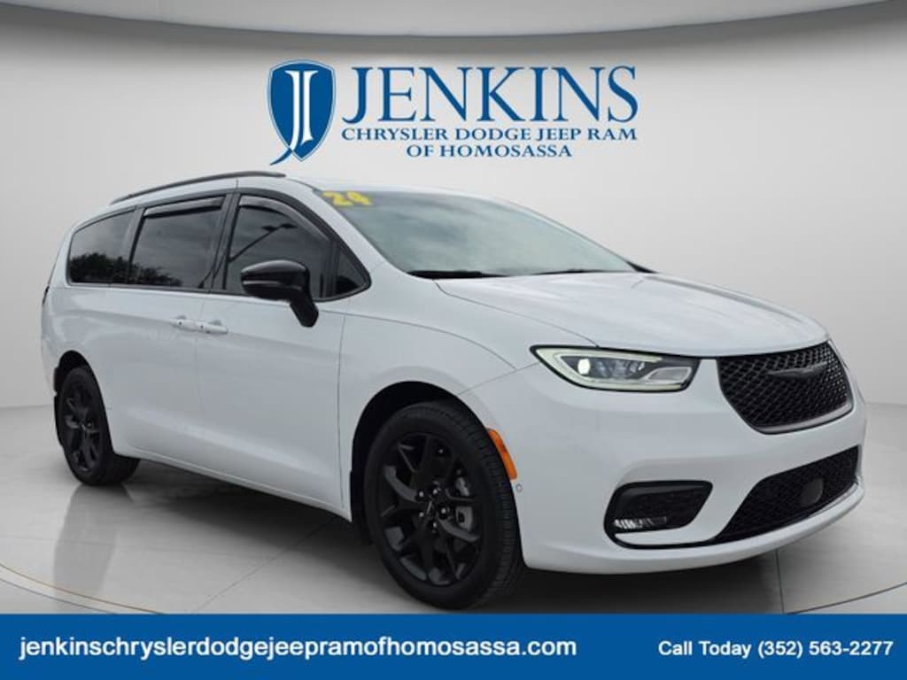 Used 2024 Chrysler Pacifica Limited Van Passenger Van