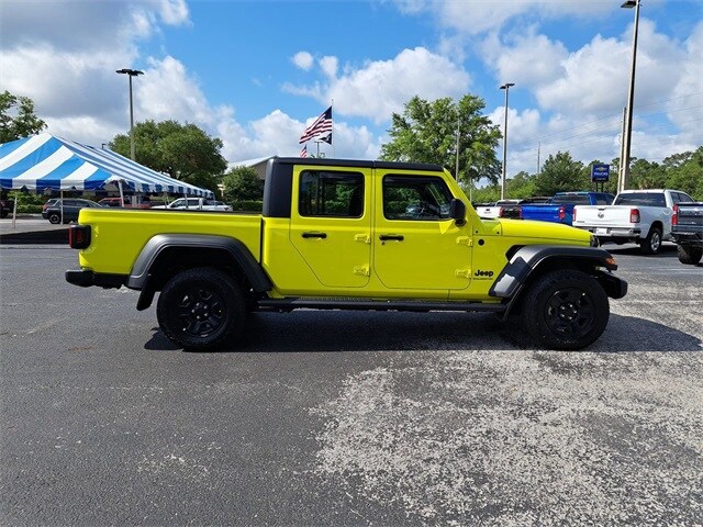 2024 Jeep Gladiator Sport photo 3