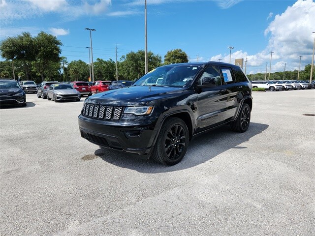 2021 Jeep Grand Cherokee Laredo X photo 2