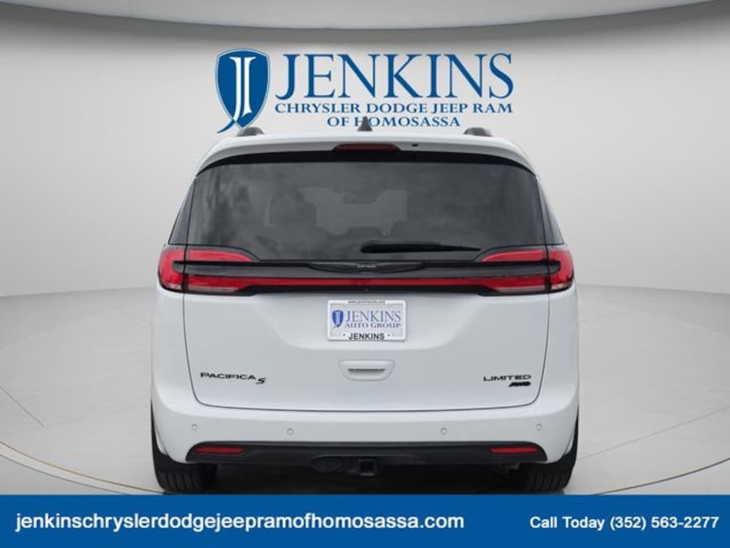Used 2024 Chrysler Pacifica Limited Van Passenger Van