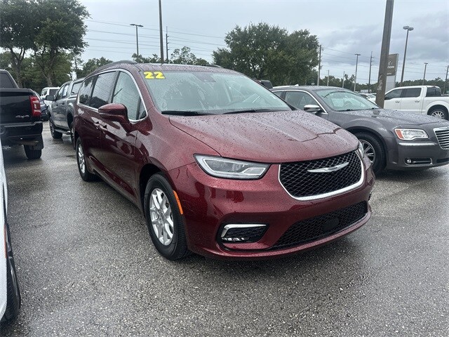 2022 Chrysler Pacifica Touring L photo 2