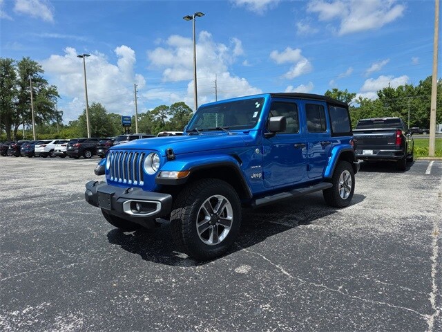 2022 Jeep Wrangler Unlimited Sahara photo 2