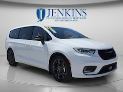 2026 Chrysler Pacifica SELECT Passenger Van