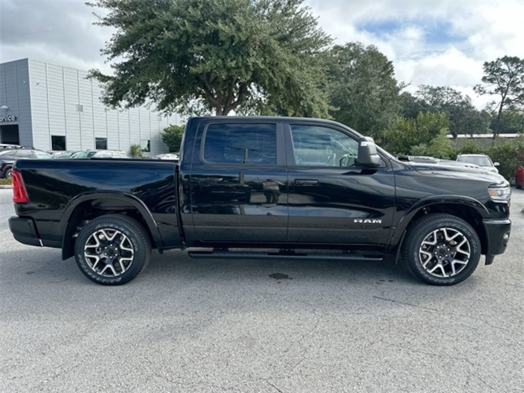 New 2026 Ram 1500 LARAMIE CREW CAB 4X4 5'7 BOX Pickup