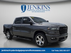 2026 Ram 1500 EXPRESS CREW CAB 4X2 5'7 BOX Pickup