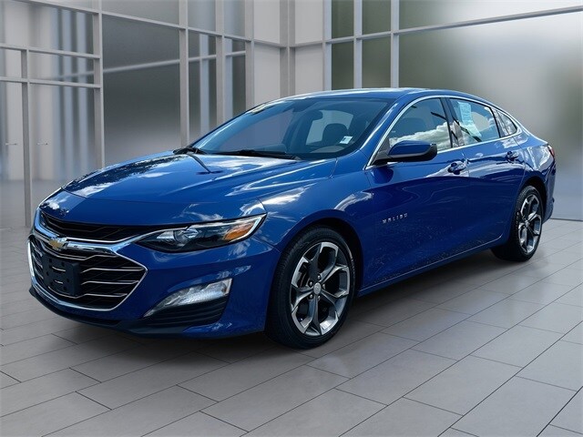 2023 Chevrolet Malibu 1LT photo 2