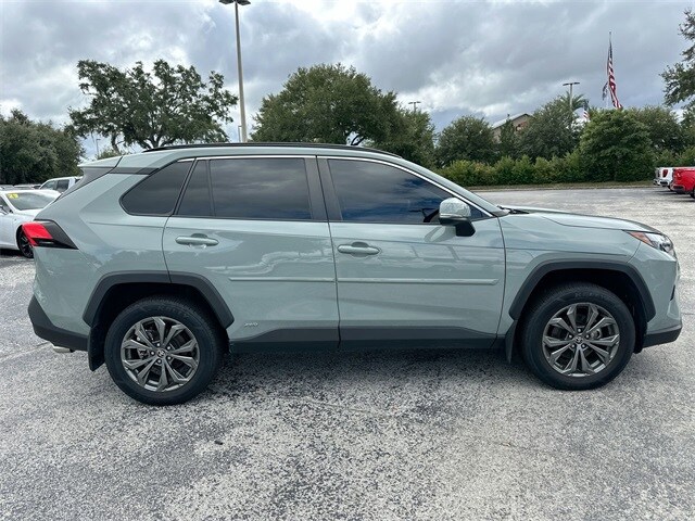 2022 Toyota RAV4 Hybrid XLE Premium photo 3