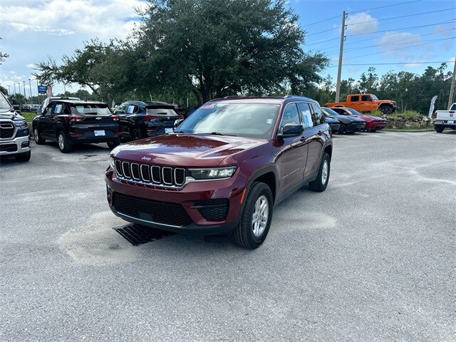 2022 Jeep Grand Cherokee Laredo photo 2