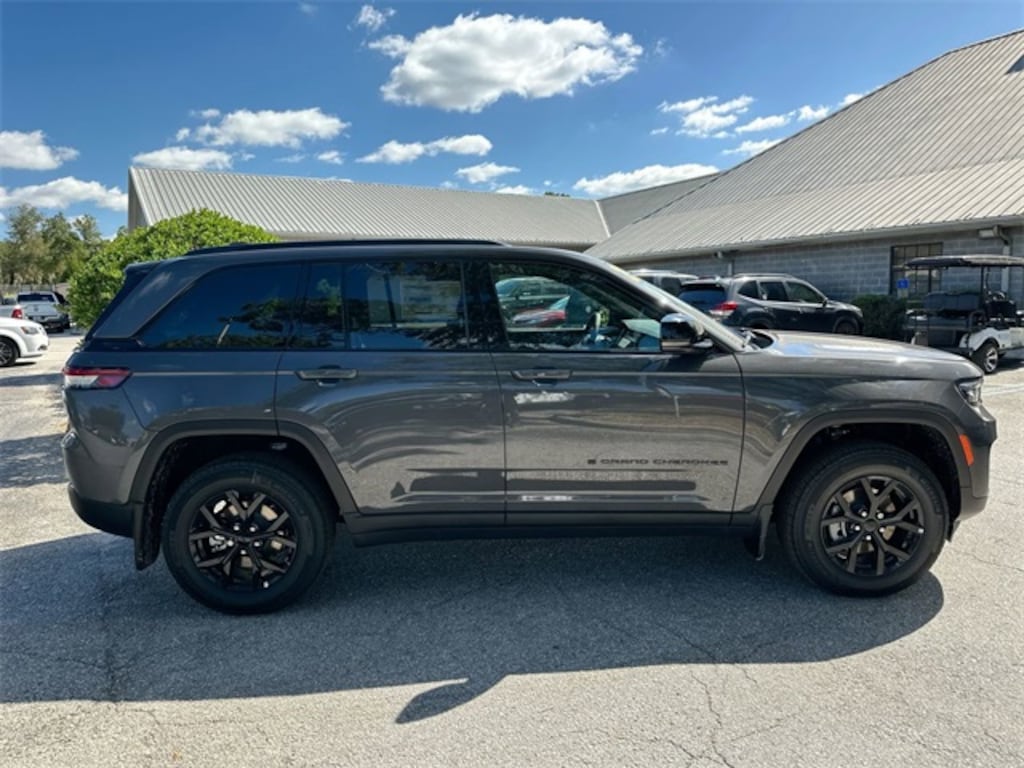 New 2025 Jeep Grand Cherokee ALTITUDE 4X4 Sport Utility