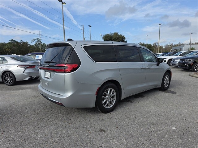 2024 Chrysler Pacifica Touring L photo 3