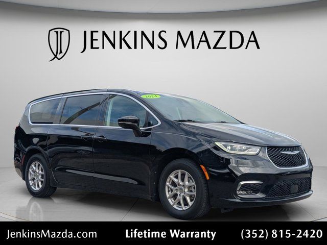 2024 Chrysler Pacifica Touring L's photo