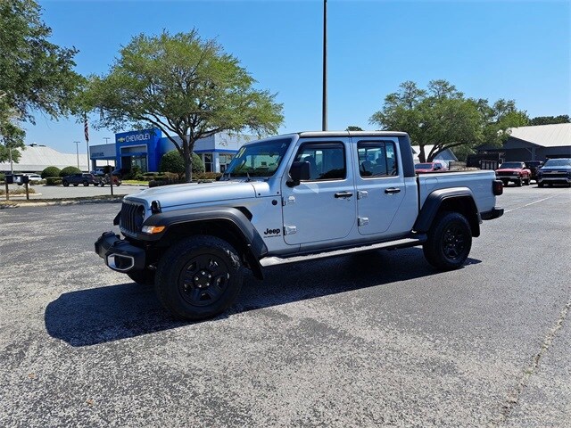 2024 Jeep Gladiator Sport photo 2