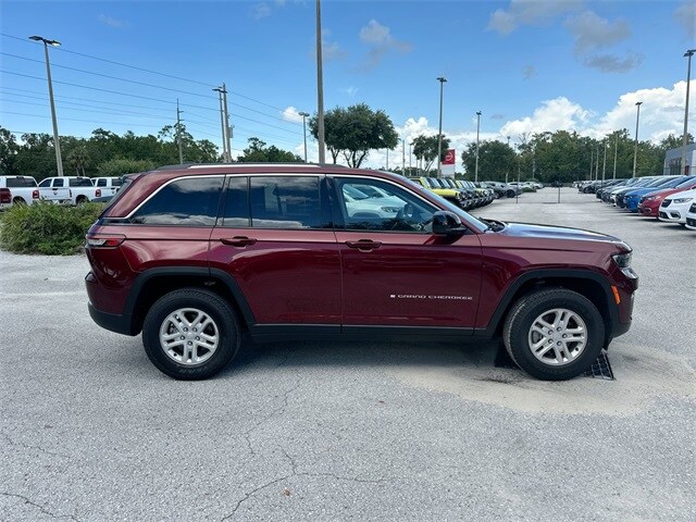 2022 Jeep Grand Cherokee Laredo photo 3