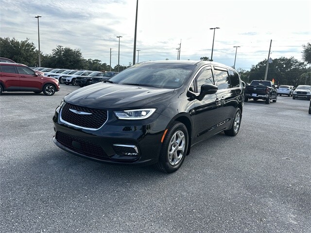 2024 Chrysler Pacifica Limited photo 2