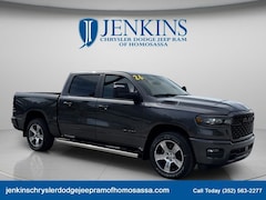 2026 Ram 1500 EXPRESS CREW CAB 4X2 5'7 BOX Pickup