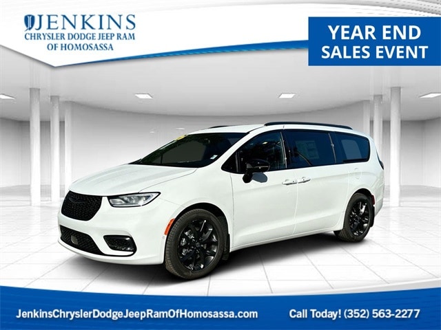 2026 Chrysler Pacifica Select's photo