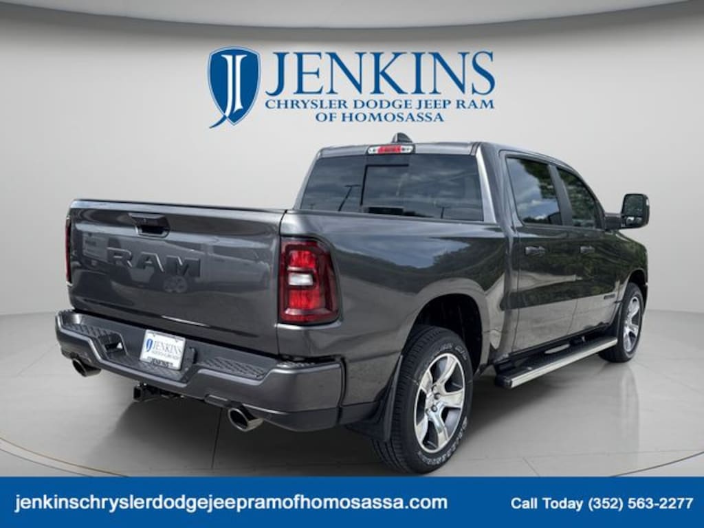 New 2026 Ram 1500 EXPRESS CREW CAB 4X2 5'7 BOX Pickup