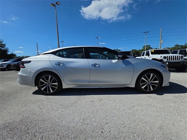 2023 Nissan Maxima SV photo 2