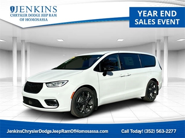 2026 Chrysler Pacifica Select's photo