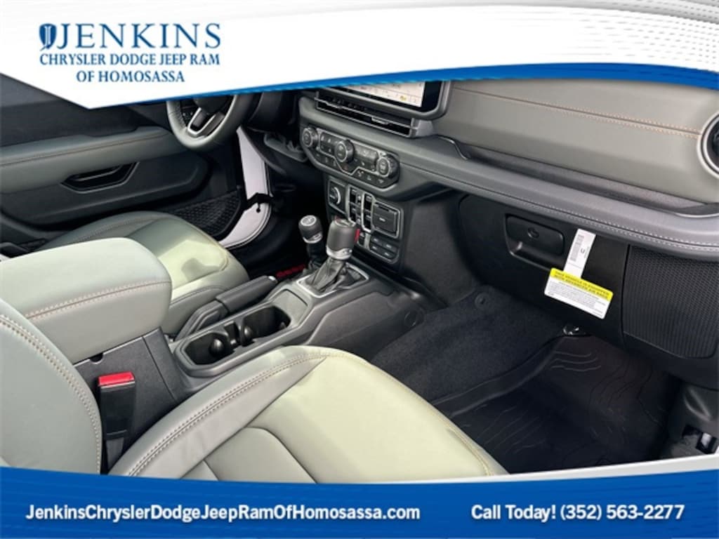 New 2025 Jeep Gladiator MOJAVE 4X4 Pickup