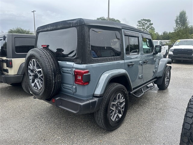 2024 Jeep Wrangler Sahara photo 4