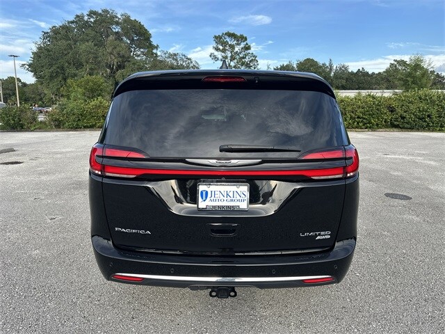 2024 Chrysler Pacifica Limited photo 3