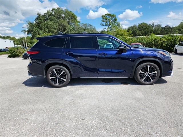 2021 Toyota Highlander XSE photo 3