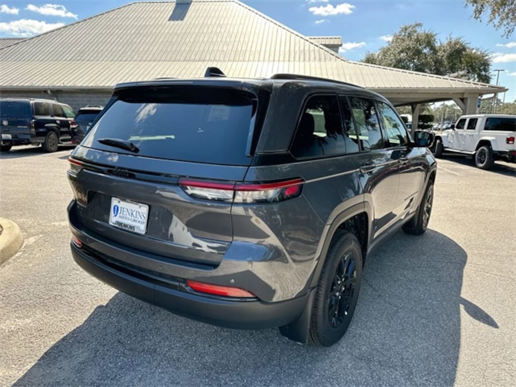New 2025 Jeep Grand Cherokee ALTITUDE 4X4 Sport Utility