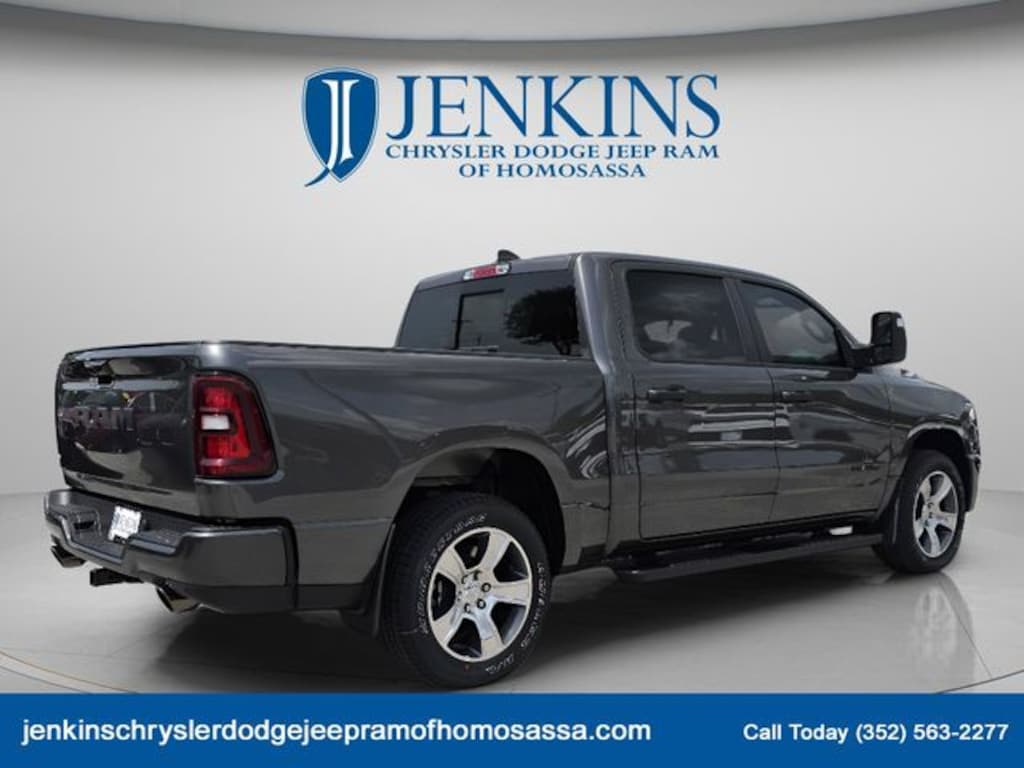 New 2026 Ram 1500 EXPRESS CREW CAB 4X2 5'7 BOX Pickup