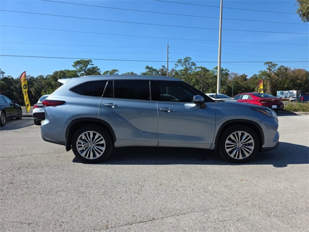 Used 2023 Toyota Highlander L SUV