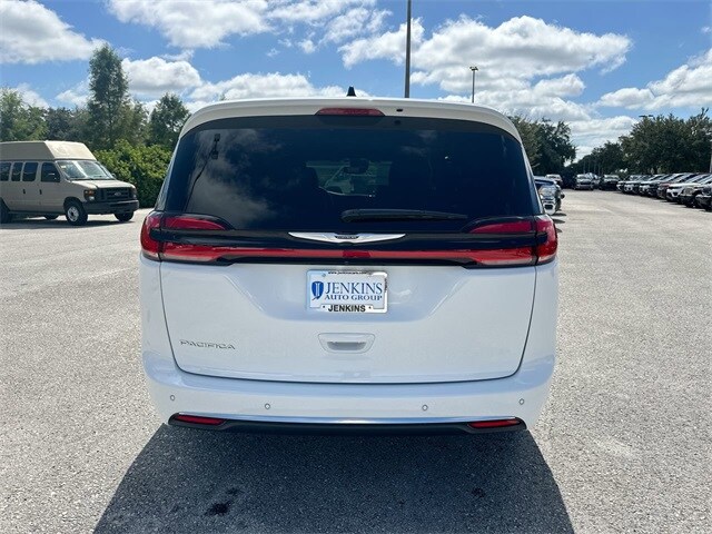 2024 Chrysler Pacifica Pinnacle photo 4