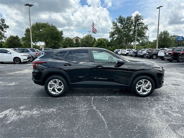 2024 Chevrolet Trax LS photo 2