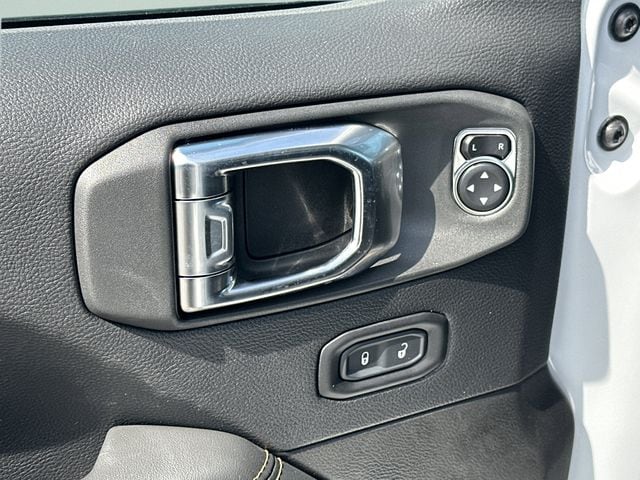 2025 Jeep Wrangler 4-Door Sahara - Photo 16