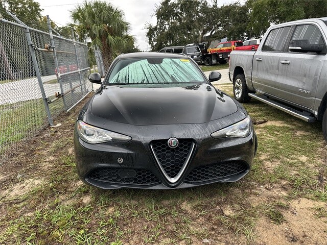 2017 Alfa Romeo Giulia Base photo 2