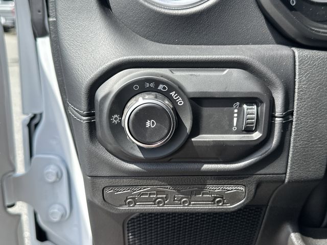 2025 Jeep Wrangler 4-Door Sahara - Photo 25