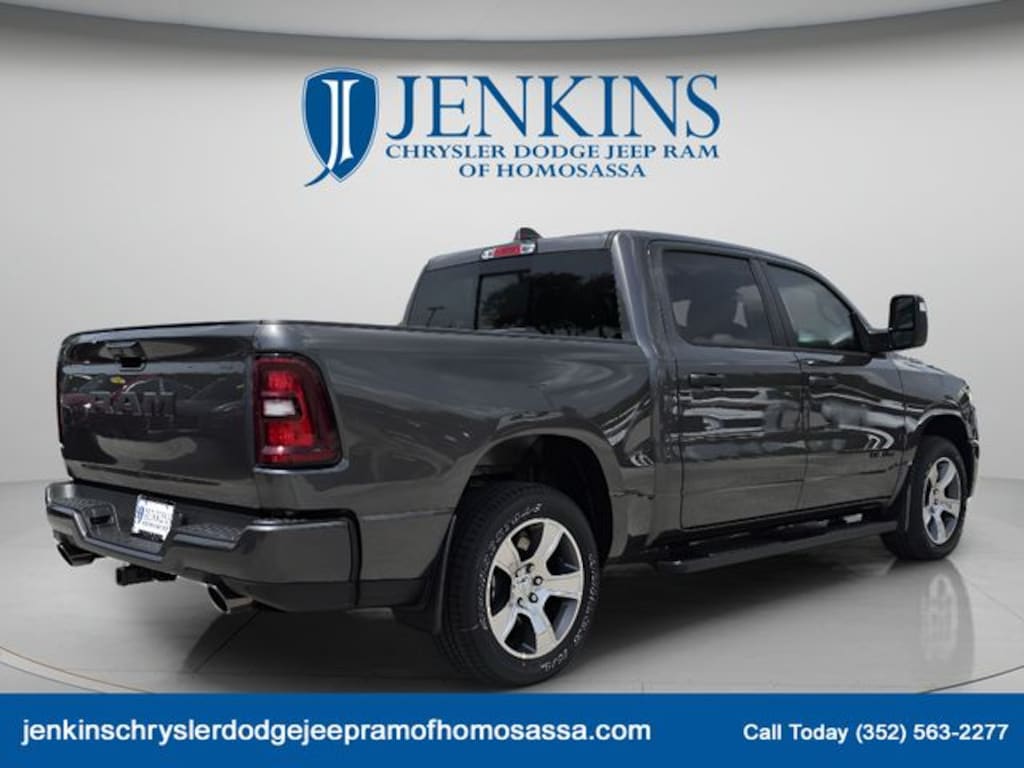 New 2026 Ram 1500 EXPRESS CREW CAB 4X2 5'7 BOX Pickup