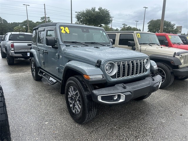 2024 Jeep Wrangler Sahara photo 3