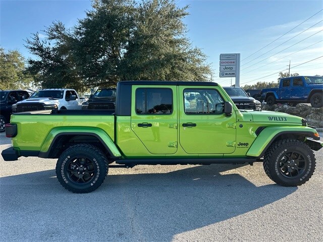 2025 Jeep Gladiator Sport Willys photo 2