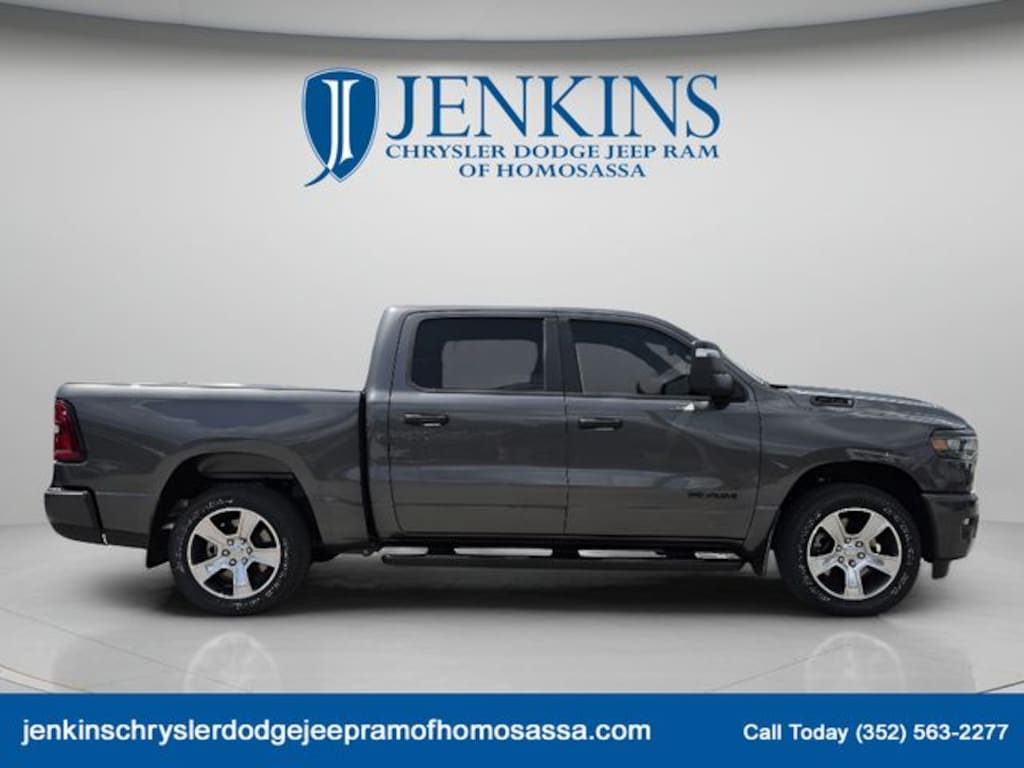 New 2026 Ram 1500 EXPRESS CREW CAB 4X2 5'7 BOX Pickup