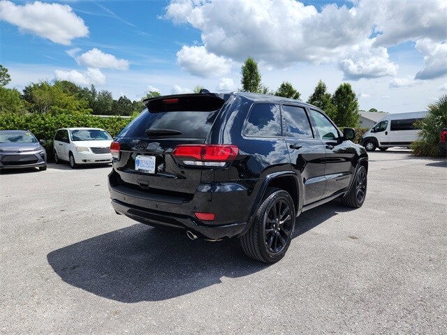 2021 Jeep Grand Cherokee Laredo X photo 4