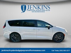 2026 Chrysler Pacifica SELECT Passenger Van