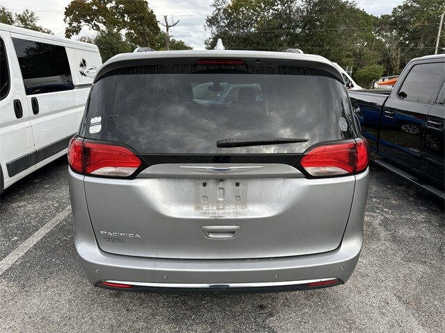 2020 Chrysler Pacifica Touring L photo 4