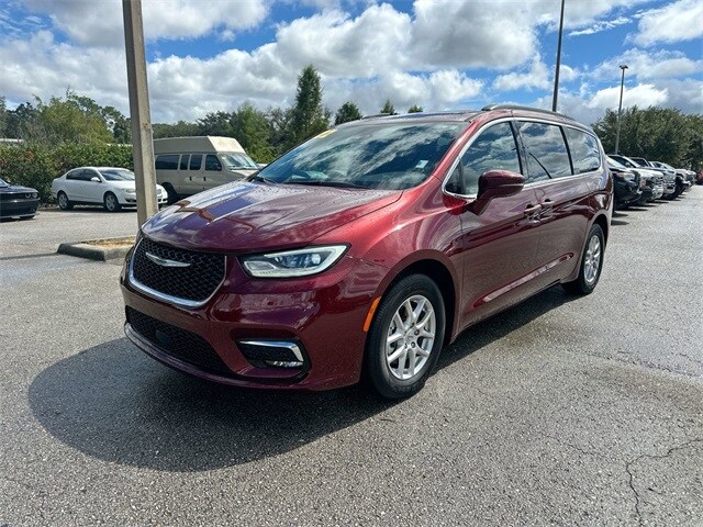 2022 Chrysler Pacifica Touring L photo 2