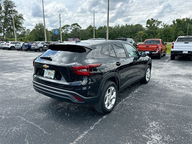 2024 Chevrolet Trax LS photo 2