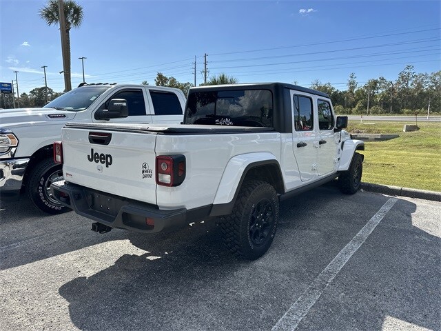 2023 Jeep Gladiator Willys photo 3